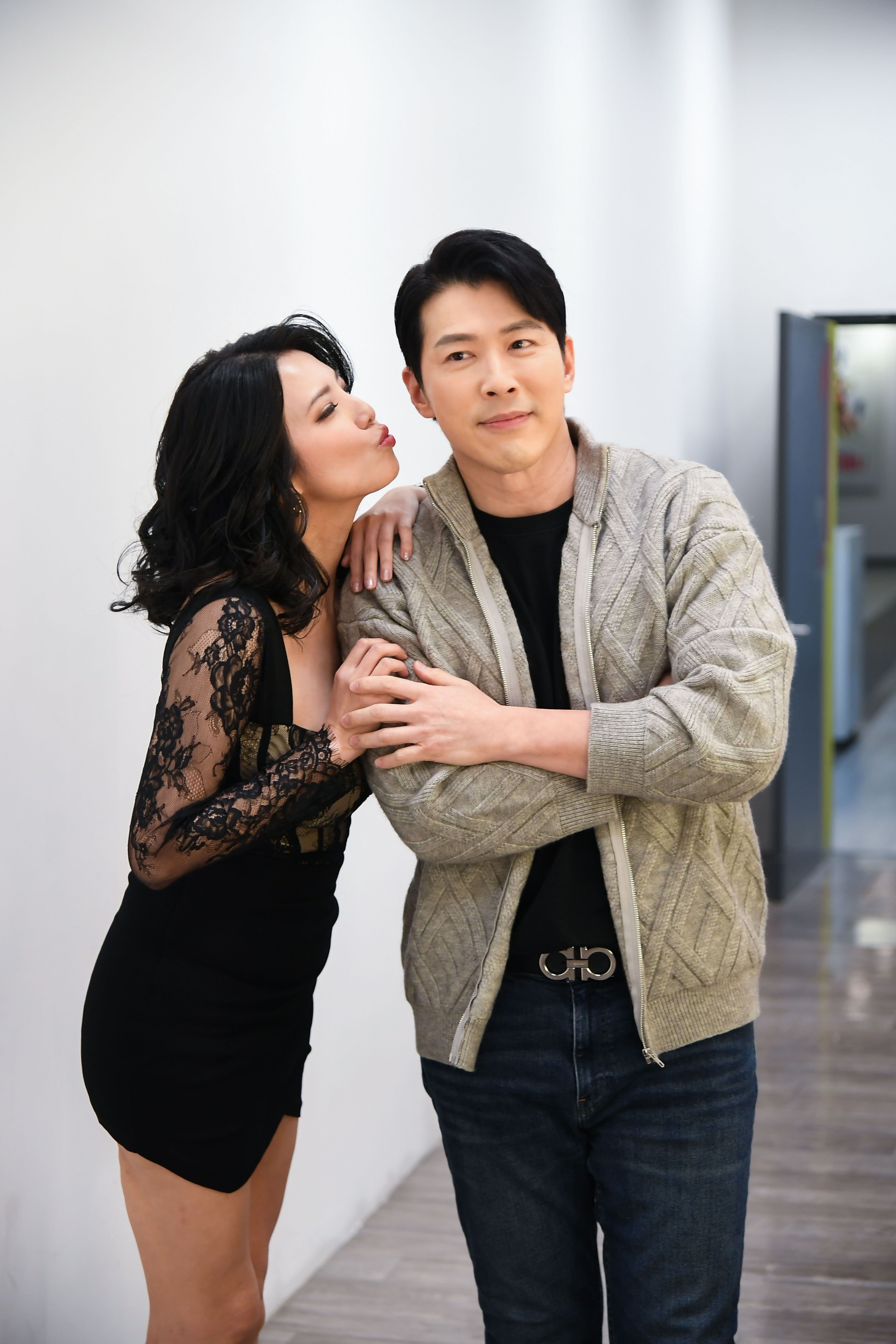 葉華(左)和黃少祺有段歡愉關係。(圖/三立提供)