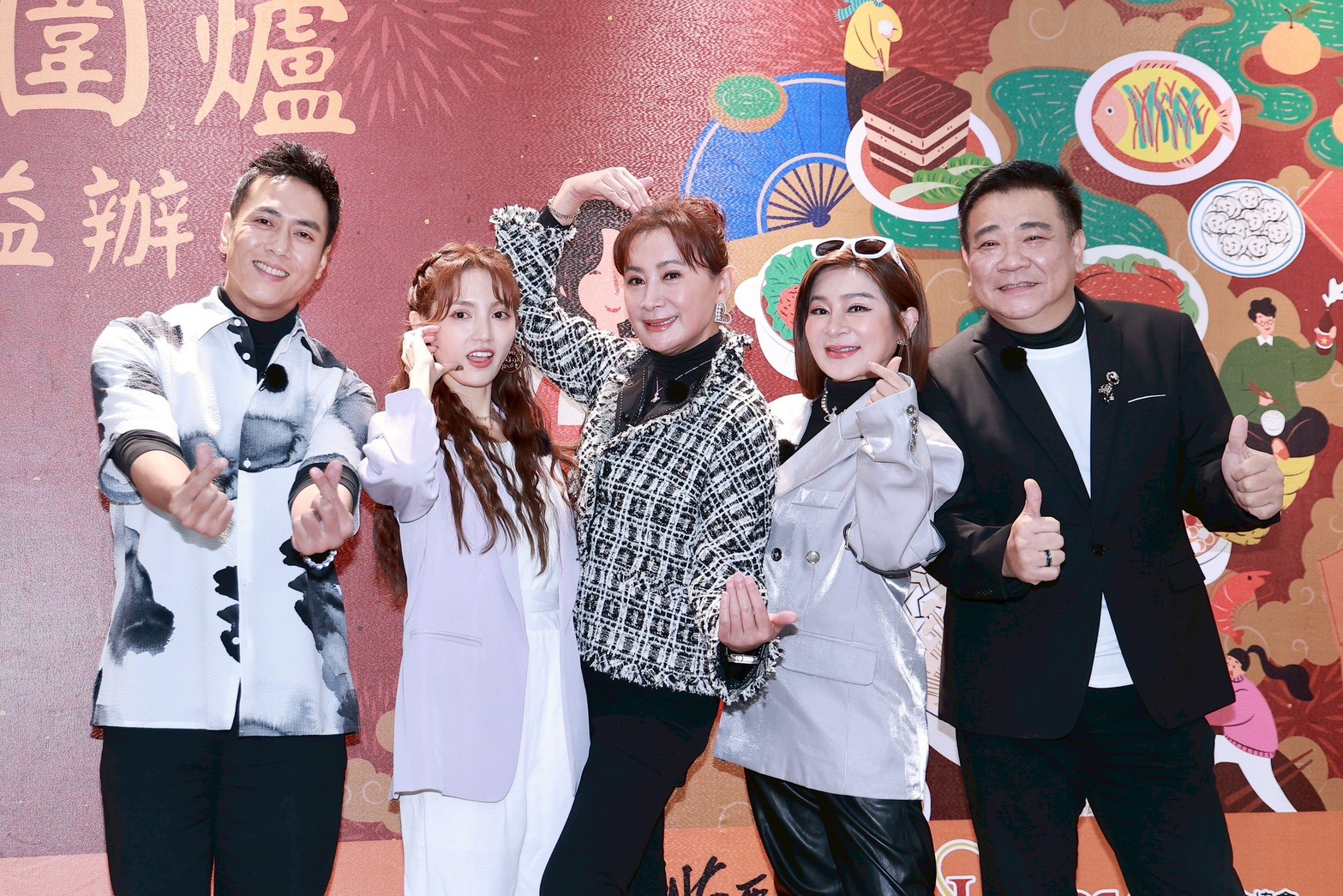 《女俠俱樂部》莊凱勛(左起)、謝雨芝、陳亞蘭、王彩樺、白雲。(圖/攝影組)