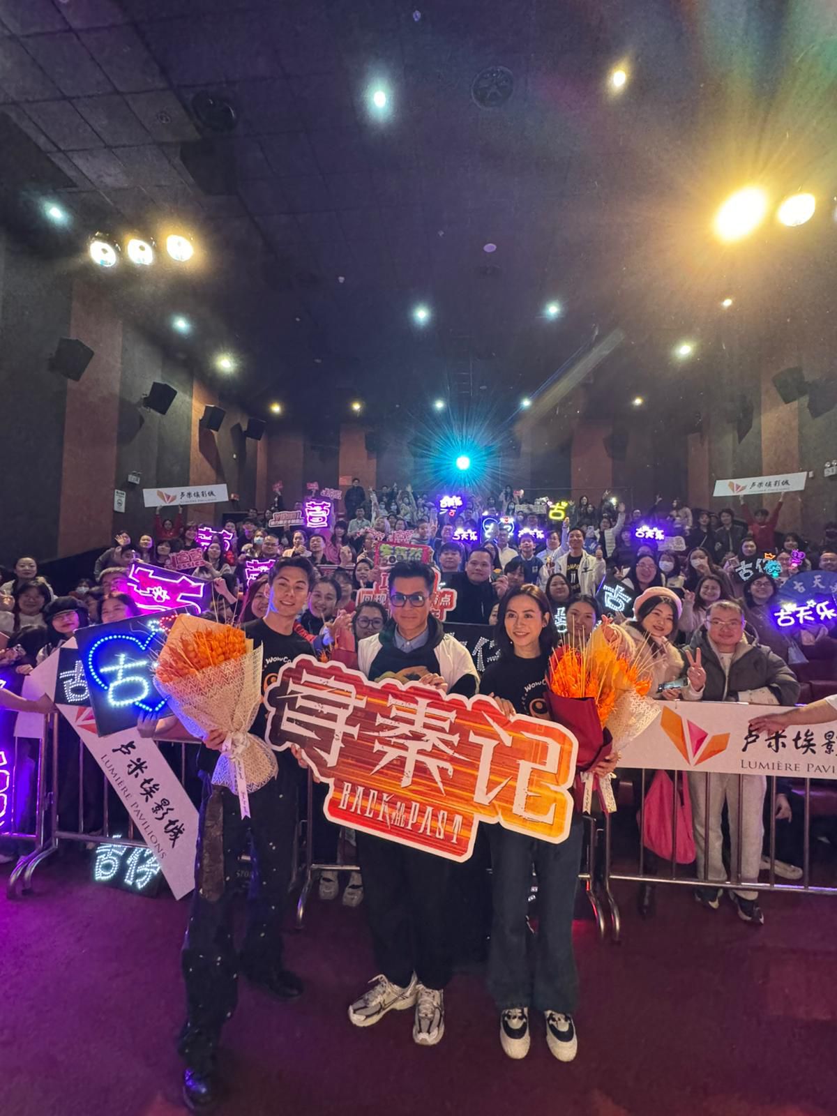 古天樂（前排中）傳出身體不適，今回歸宣傳《尋秦記》。（圖／滾動工作室提供）