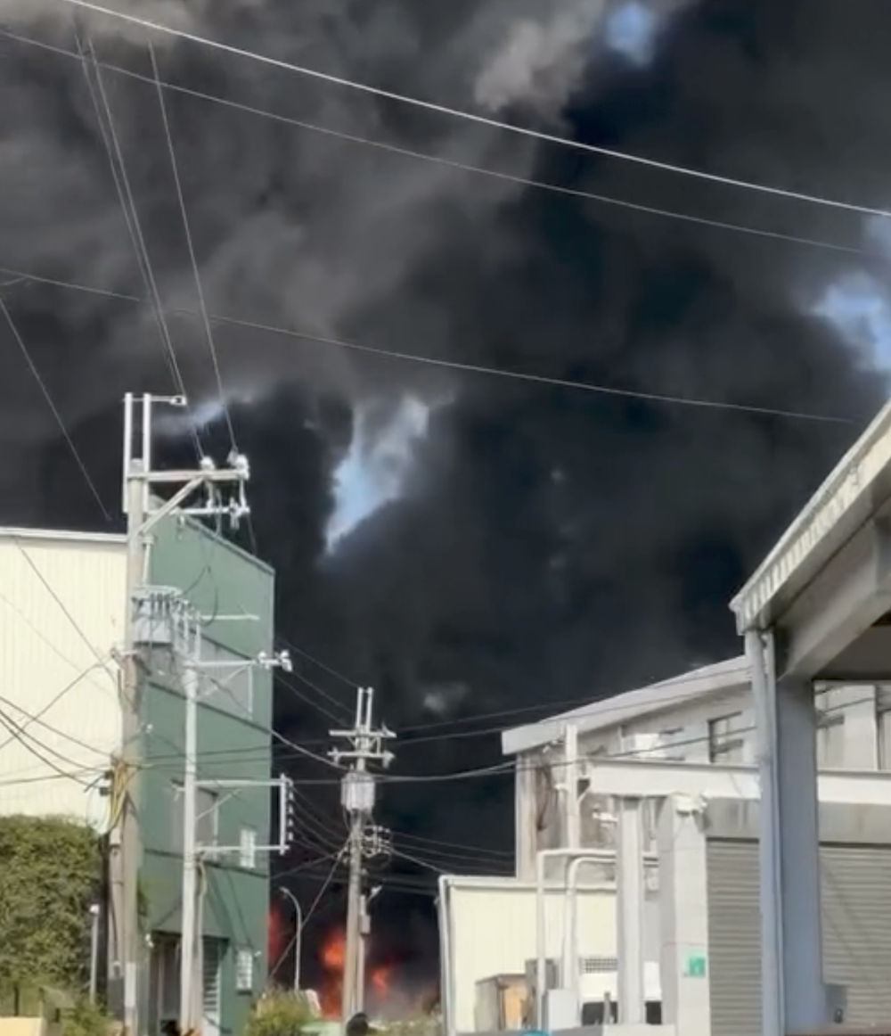台南永康工廠大火。（圖／台南式Threads）