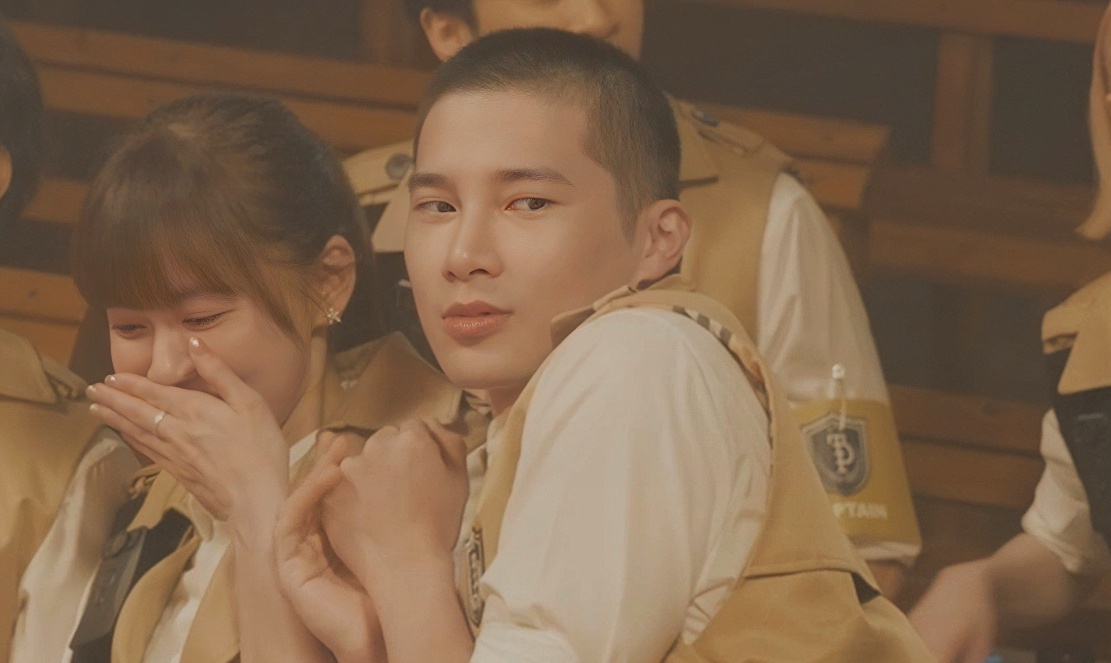 吳念軒掀開面具前還無預警嚇了宋偉恩一大跳。（圖／映底子國際傳媒股份有限公司提供）