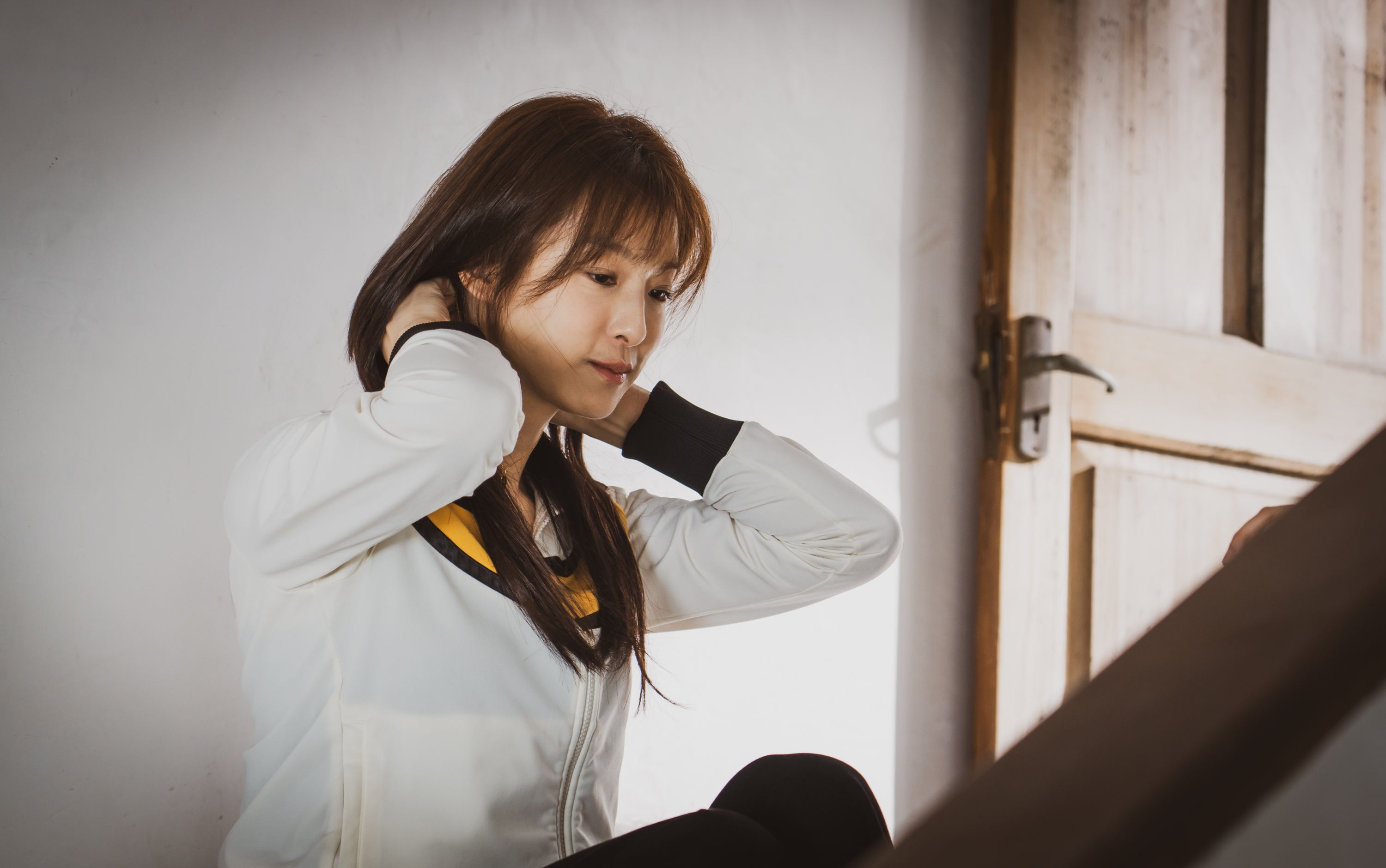 賴雅妍拍《啵me之我的青春住了鬼》以「水母頭長髮」亮相。(圖/風暴國際提供)