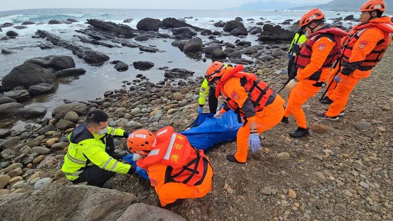 越南籍陽姓男子在元旦落海失聯，遺體今天被民眾找到。（圖／翻攝畫面）