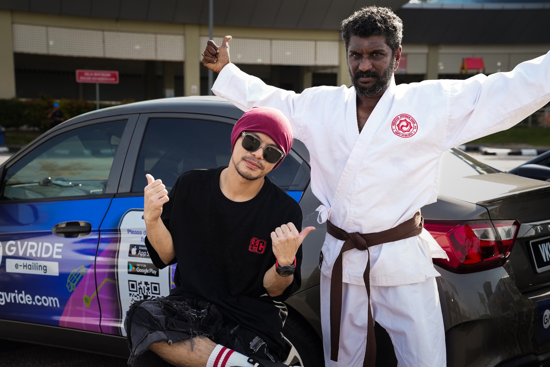 大馬鬼才黃明志（左） 2026 年初正式復工。（圖／亞洲通文創提供）