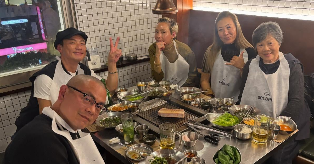 江宏恩曬全家福開笑稱「家庭會議」。（圖／Threads@jumbonic0115）