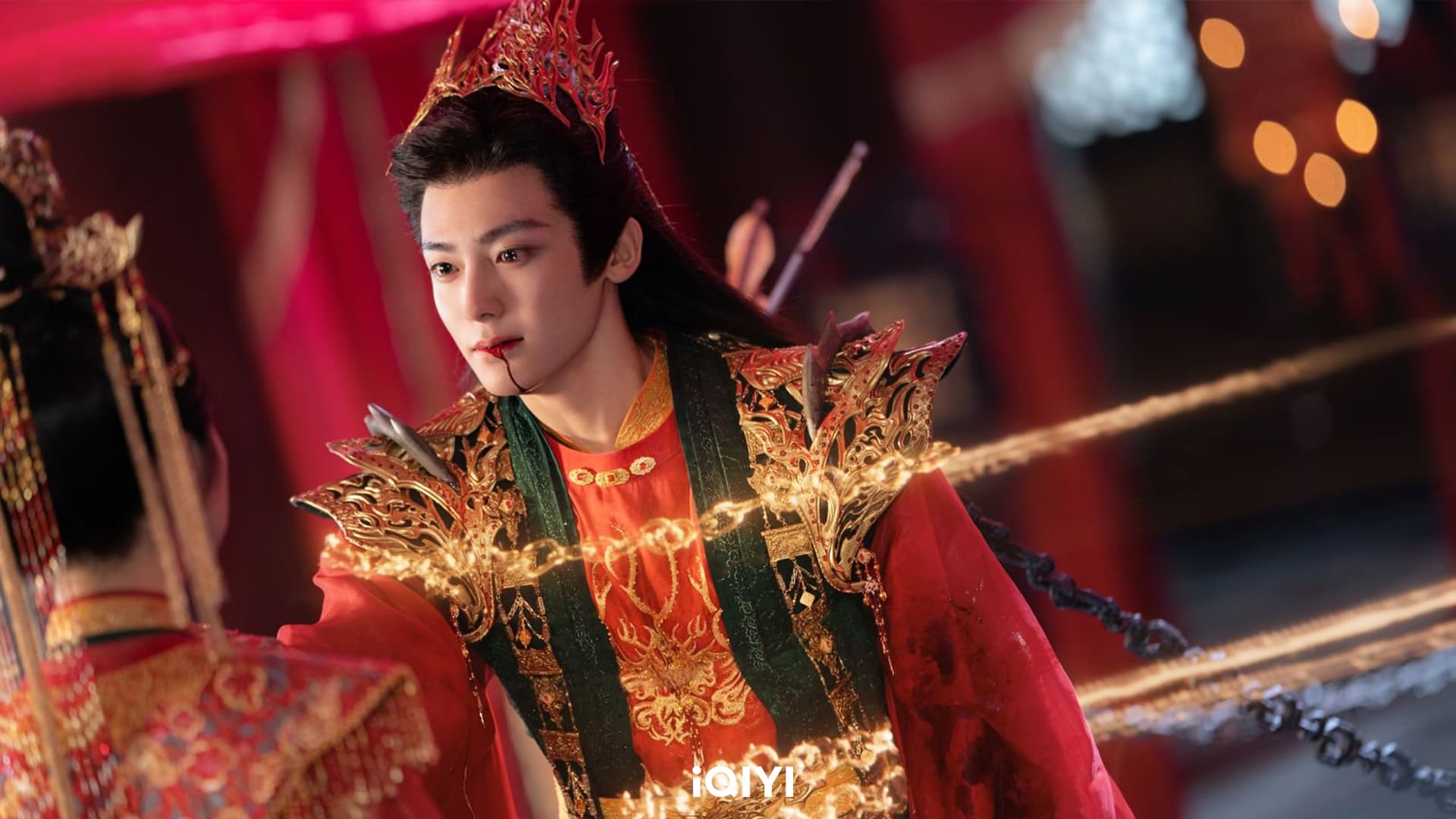 侯明昊大婚之日遭譚松韻竟持刀刺殺血濺喜堂。（圖_iQIYI愛奇藝國際版提供）