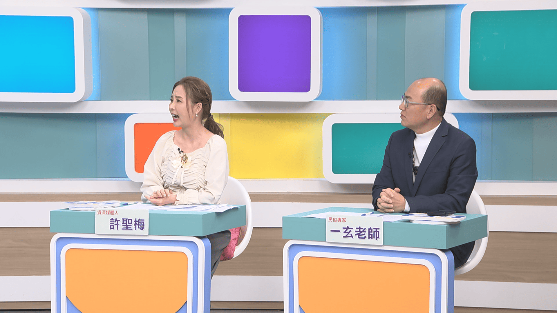 資深媒體人許聖梅分享無頭冤魂現身警局外求尋回肢體案件。(圖/和展影視提供)