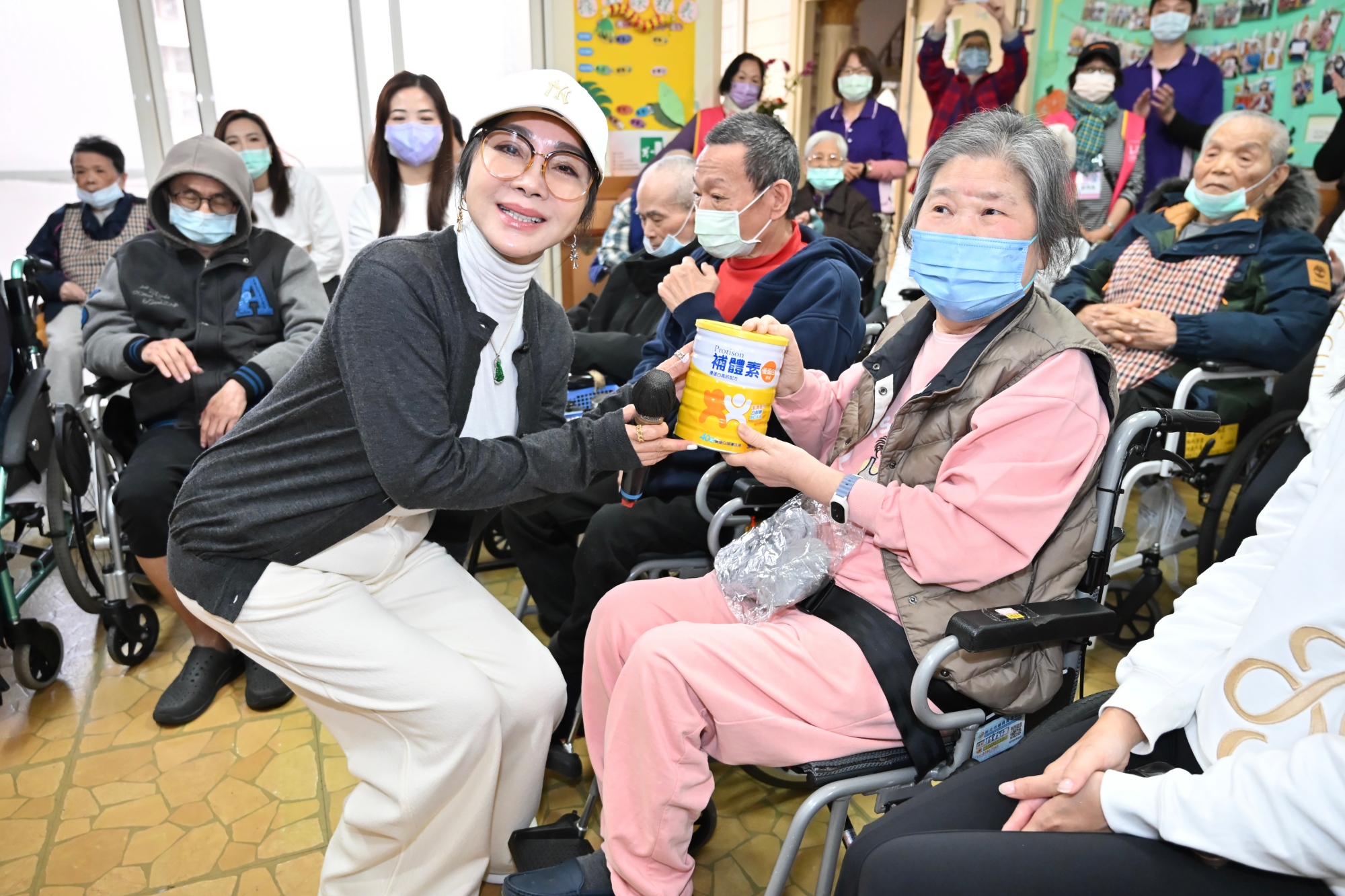 陳美鳳做公益，探訪大愛護理之家。（圖／台灣優質生命協會提供）