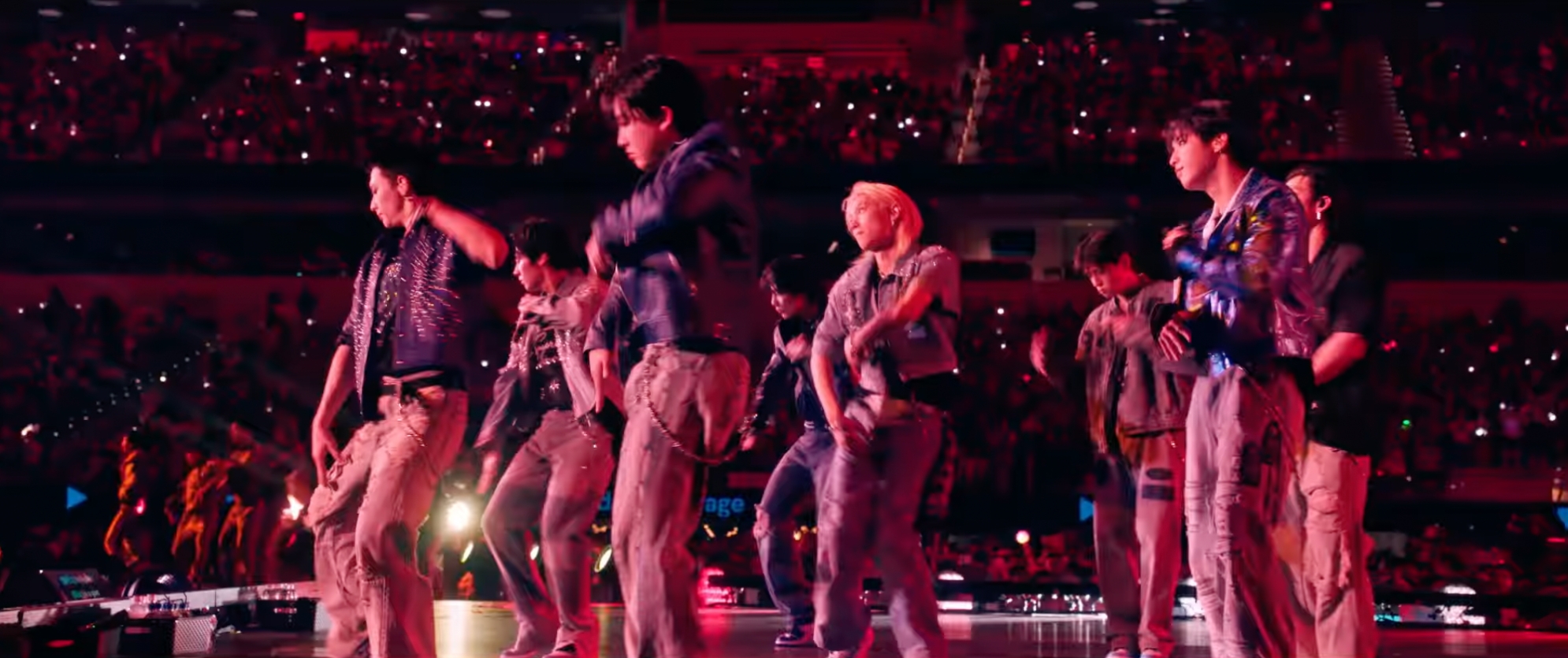 Stray Kids推出演唱會電影，紀錄登上美國洛杉磯SoFi體育場開唱的現場盛況。（圖／翻攝自官方預告）