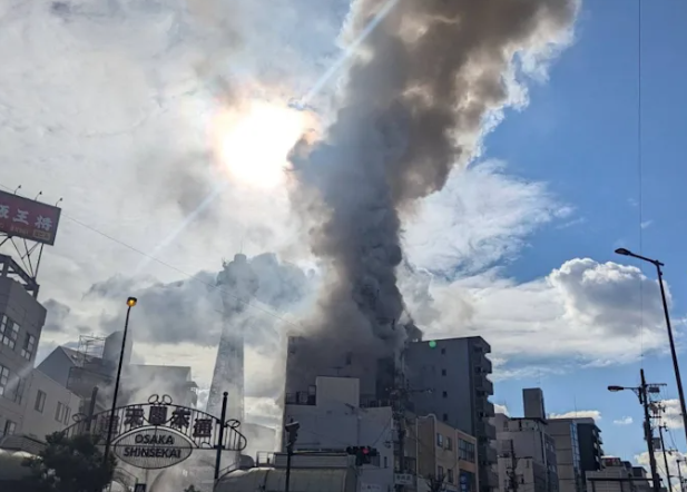日本大阪通天閣商店火災。（圖／翻攝X）