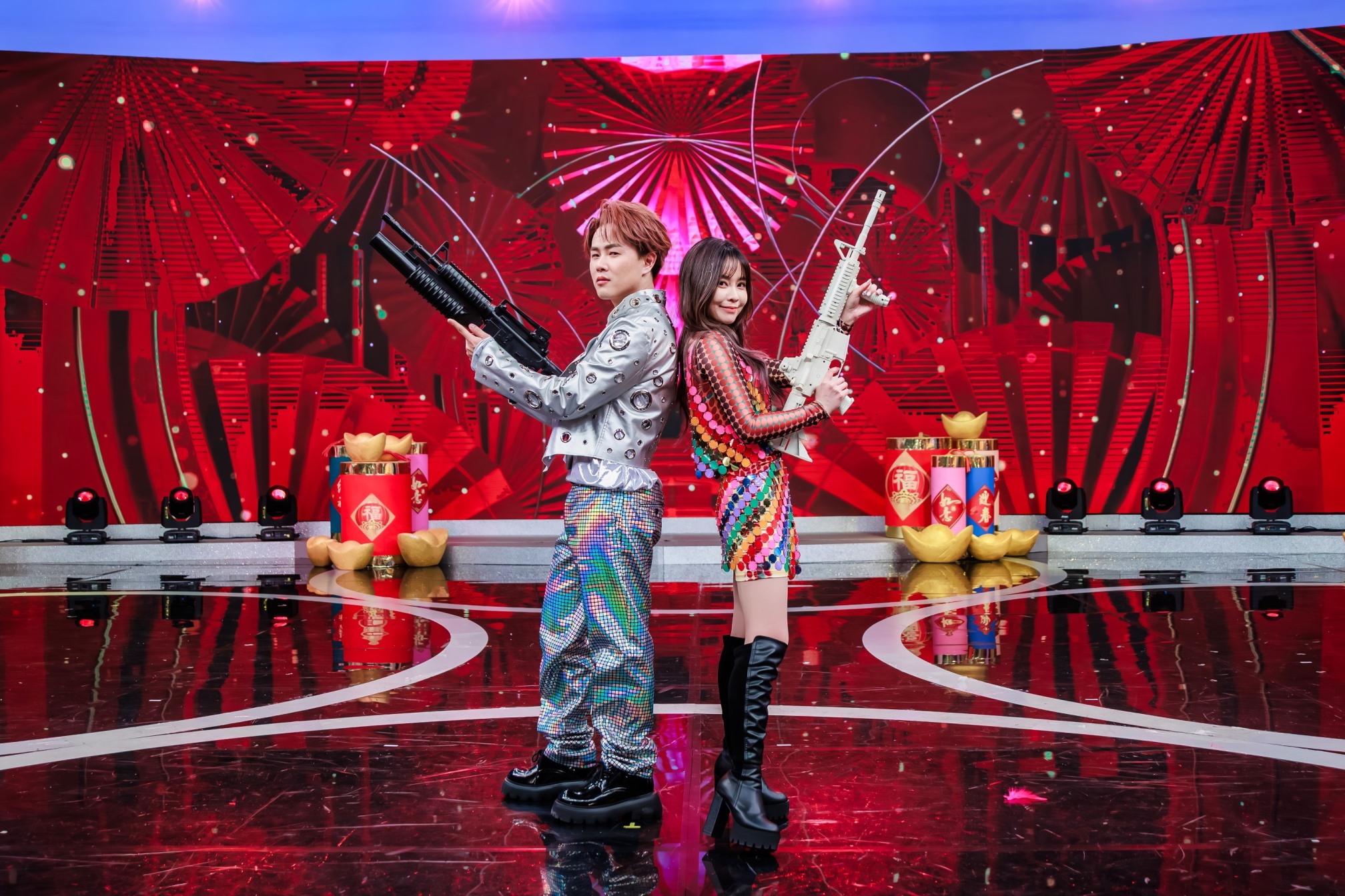 中視除夕特別節目《馬力全開紅白歌合戰》陳孟賢(左起)杜忻恬勁歌熱舞。（圖／中視提供）