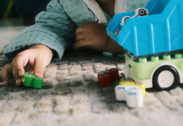 家長通常以為發燒只是一般感冒，但有時候情況比想像中嚴重。（示意圖／翻攝自pexels）