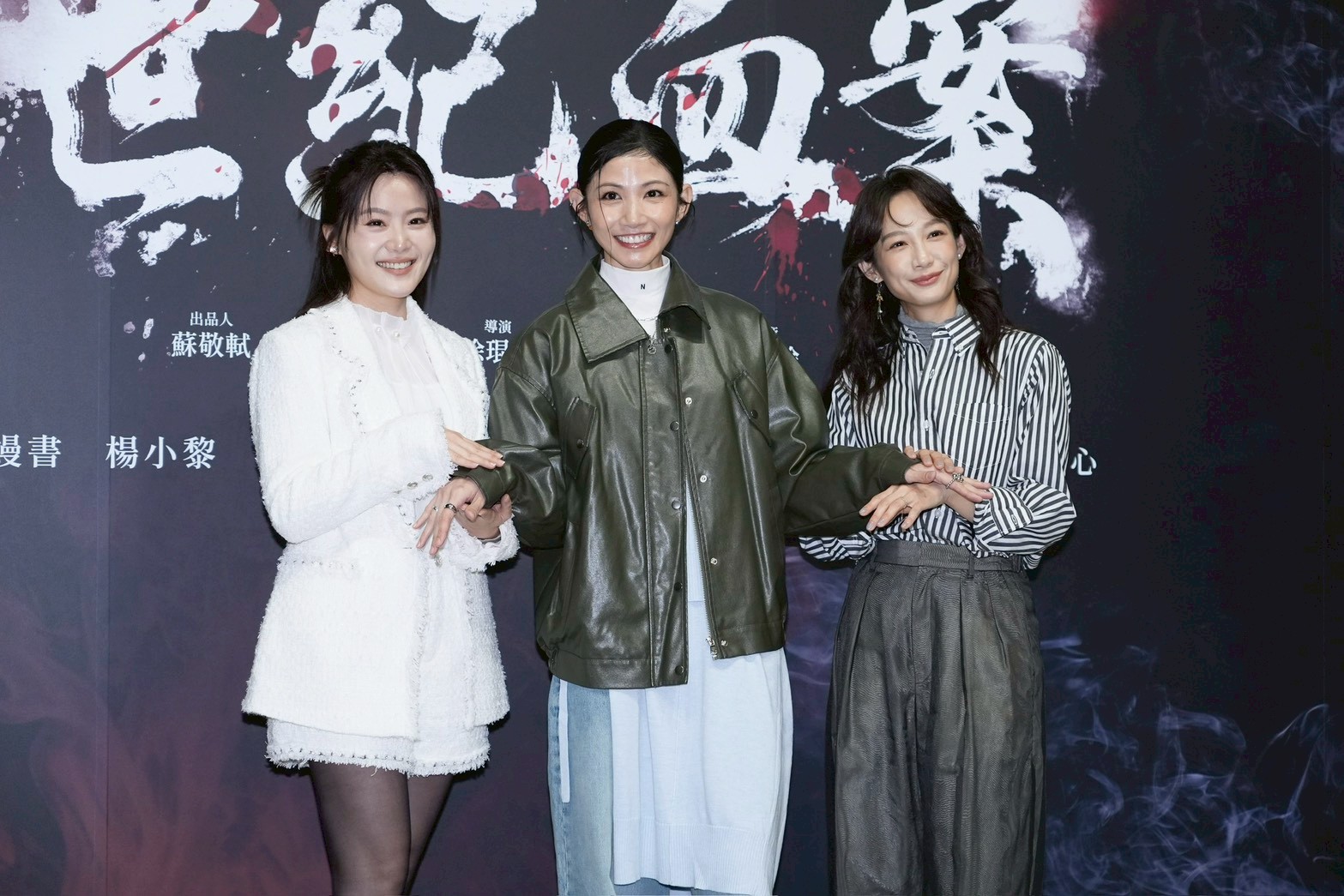 《世紀血案》簡嫚書（右）、楊小黎（左）在片中一起採訪林家血案，李千娜（中）飾演簡嫚書童年的母親。（圖／記者許方正攝）