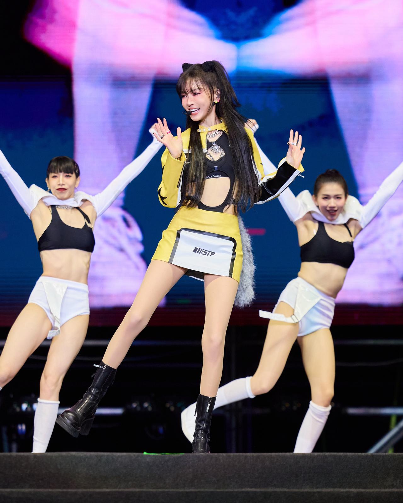 謝金燕特別準備「鴻海限定版」歌單獻給鴻海觀眾作為「馬年專屬禮物」。（圖／一直打不倒有限公司提供）