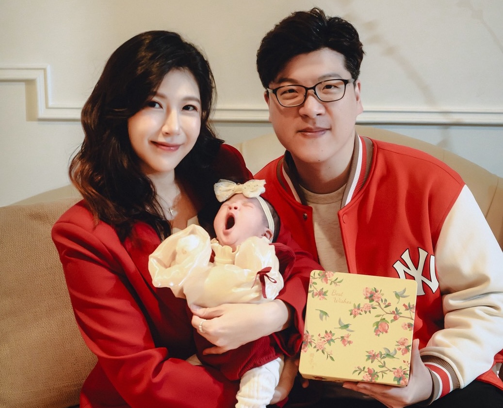 主播鄭亦真今年1月1日迎來元旦寶寶「小桃」。（圖／真想和你工作室提供）