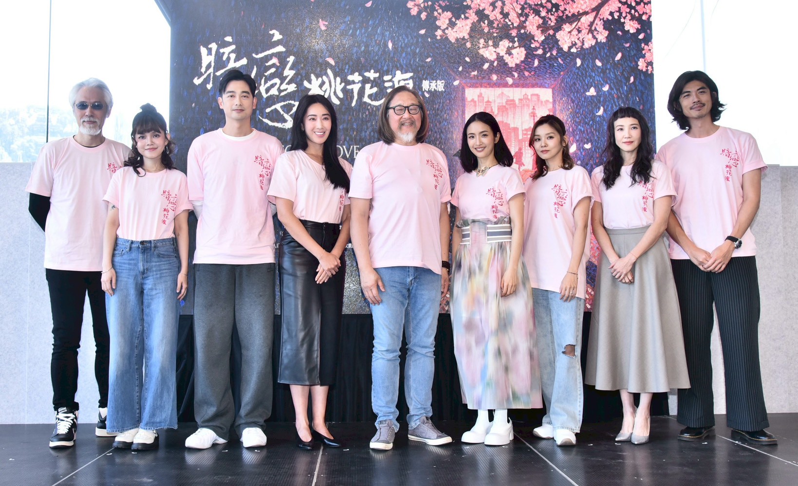 導演賴聲川以及演員隋棠、林依晨、吳中天、李劭婕、張靜之、梁正群，樊光耀、張本渝出席《暗戀桃花源》40週年演出記者會。（圖／娛樂組）