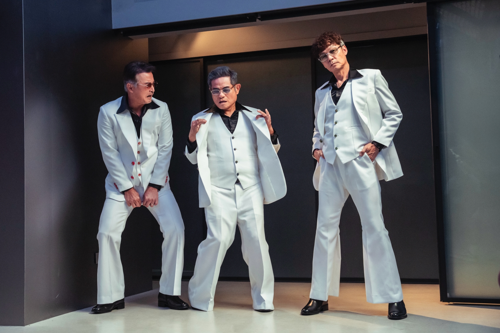 李銘順(左起)、許效舜、李國煌在《NO GOOD!歐吉桑》組成「OGS天團」。(圖/萬騰文化創意提供)