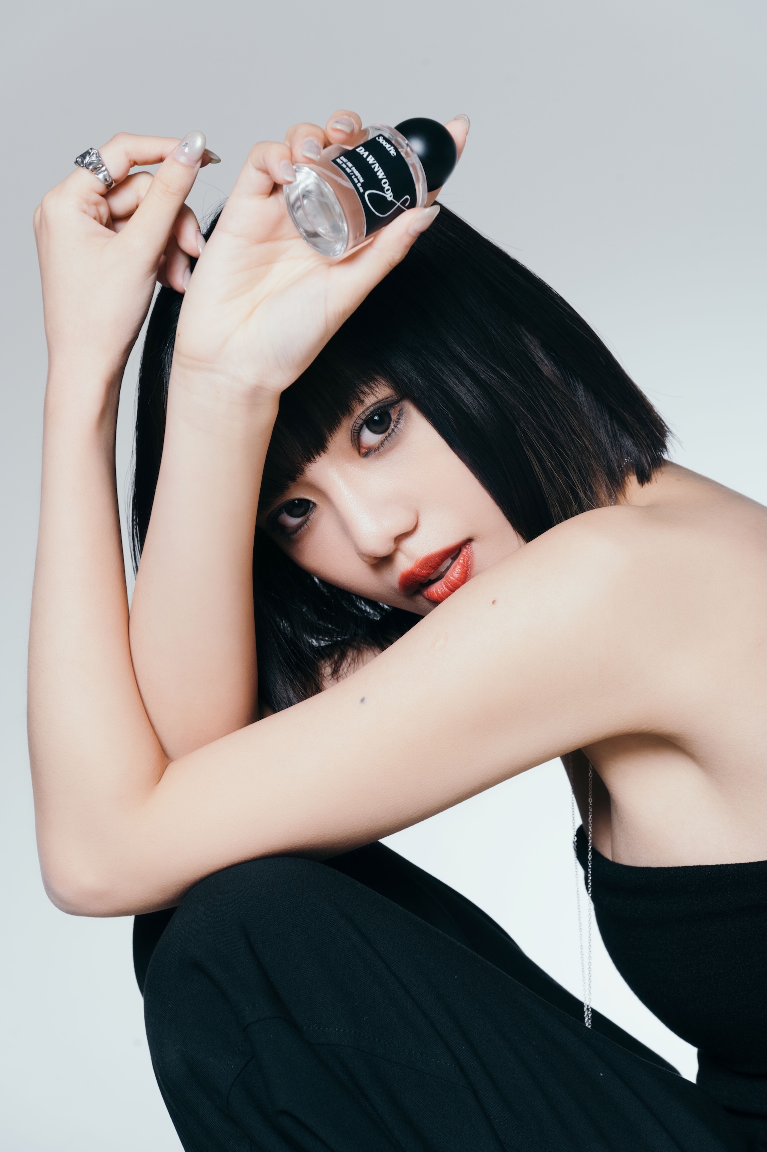 木木首度攜手香氛品牌 「Soothe 時氛」推出聯名香水。(圖/Soothe時氛提供)