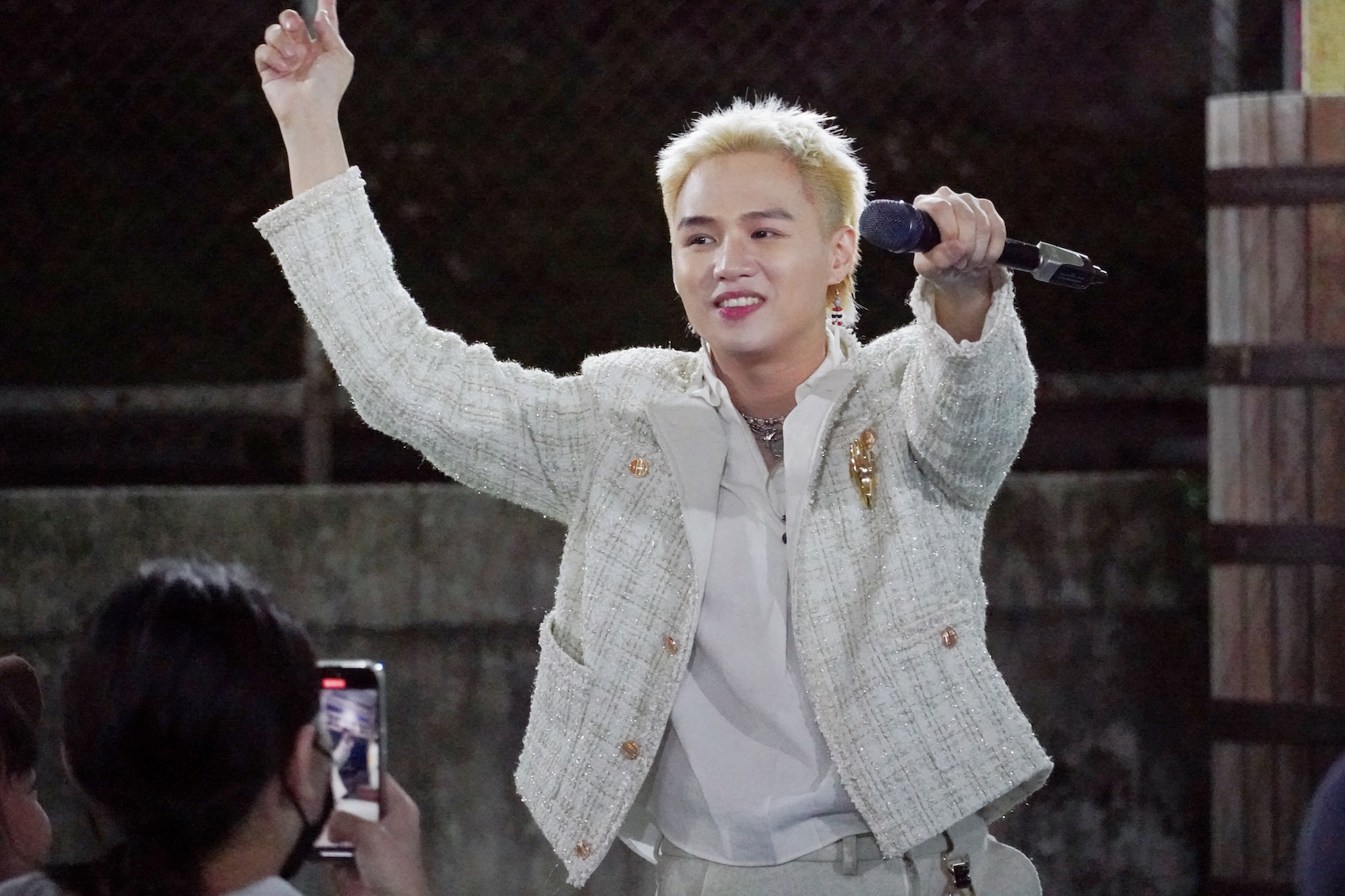 洛祁日前特別回到部落做了一系列live巡演。（圖／以馬內利音樂工作室提供）