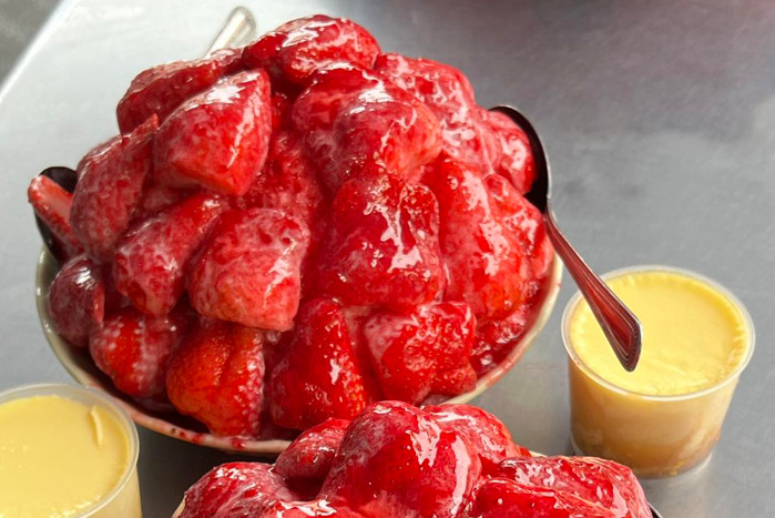 台南名店「冰鄉」人氣超高,民眾凌晨就在排隊。(圖/翻攝自冰鄉臉書)