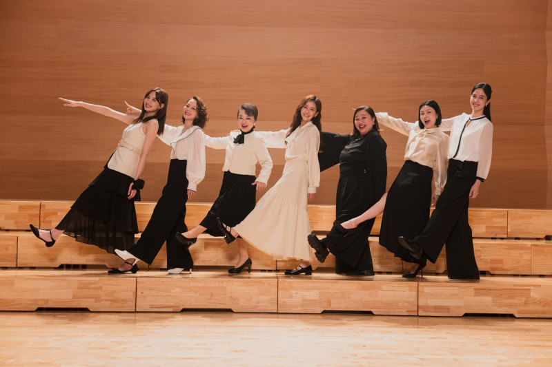 《陽光女子合唱團》主要演員(左起)安心亞、孫淑媚、翁倩玉、陳意涵、鍾欣凌、苗可麗、陳庭妮。(圖/壹壹喜喜提供)