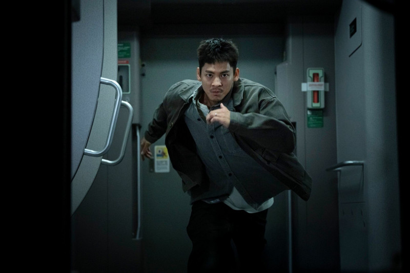 林柏宏在《96分鐘》中使用台灣影史首座高鐵攝影棚。(圖/華影國際提供)