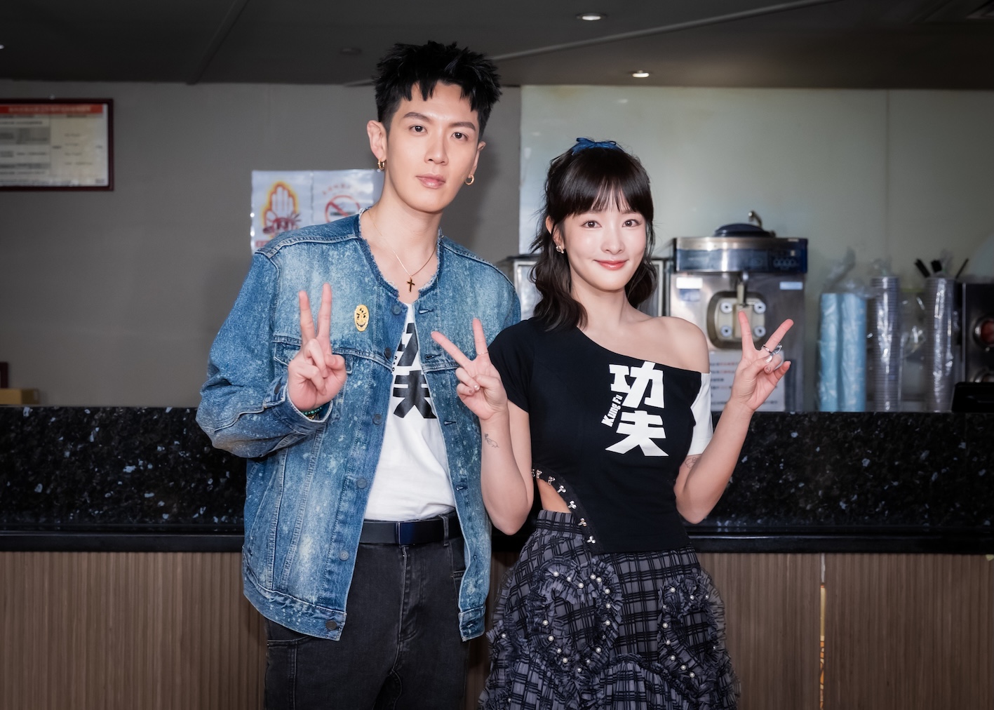 柯震東與王淨情人節別現身影城擔任一日店長。（圖／麻吉砥加提供）