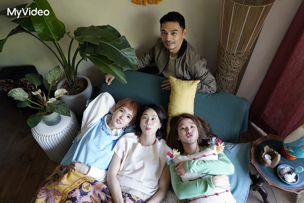 《何百芮的地獄戀曲》閨蜜相處被讚「太真實」，鐘瑶（中）分享現實生活是標準的「理性雷達型閨蜜」。（圖／台灣大哥大MyVideo提供）