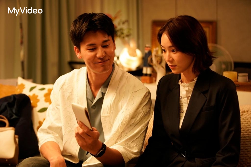 《何百芮的地獄戀曲》鐘瑶（右）即將面臨與風田飾演的日本男友同居習題。（圖／台灣大哥大MyVideo提供）