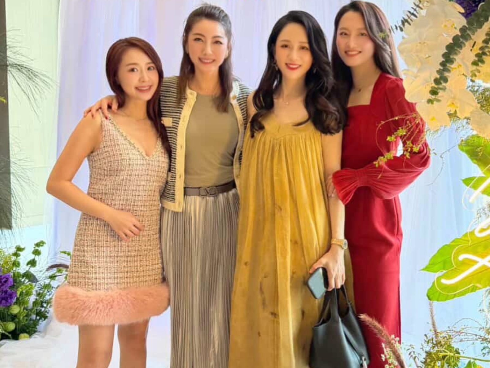 《千金百分百》林韋君（左二起）、陳喬恩、趙小僑合體，與賴薇如（左）。（圖／翻攝林韋君臉書）