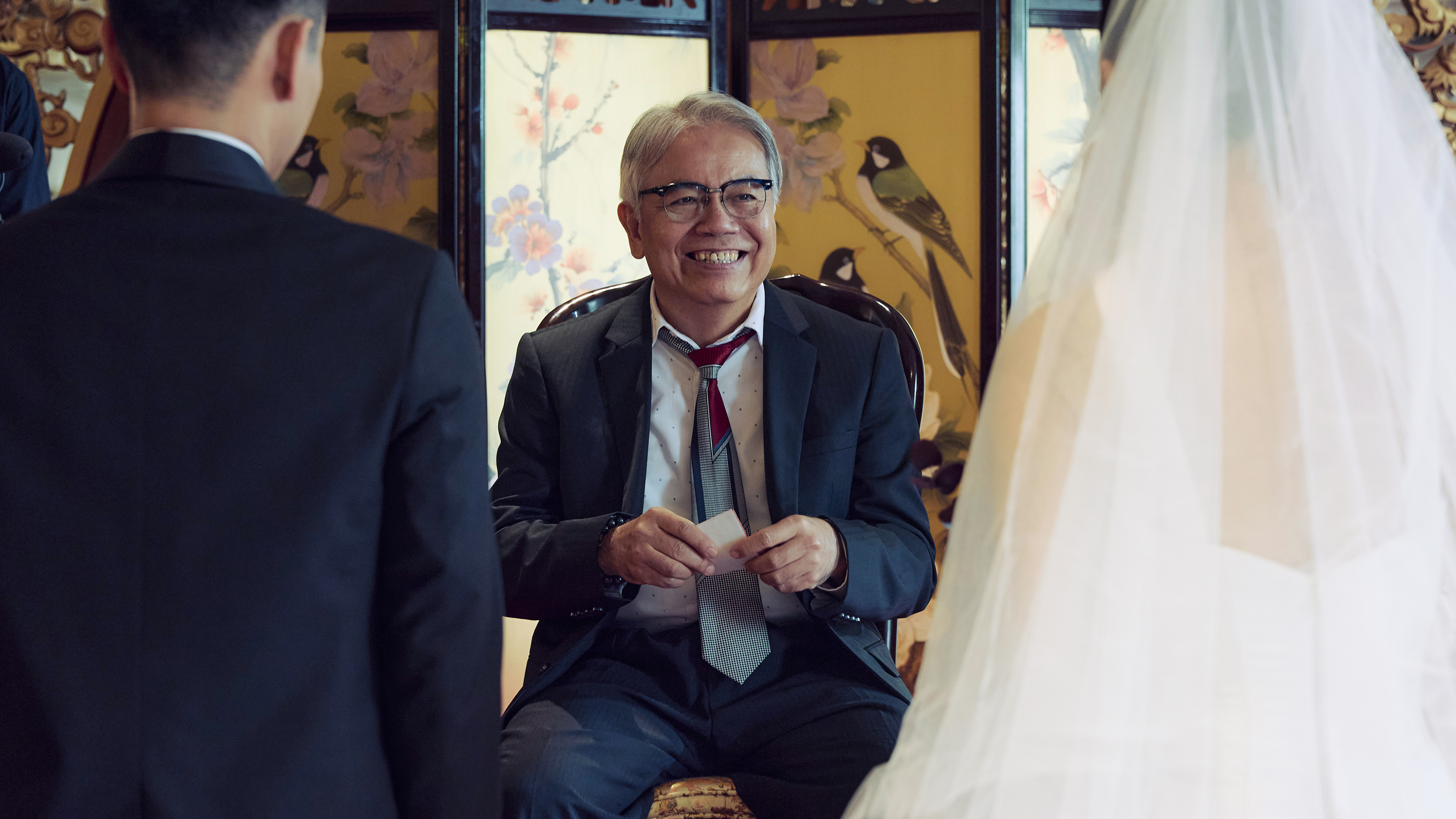 資深香港電影人田啟文首次以演員身份來台拍攝電影《雙囍》。(圖/水花電影提供)