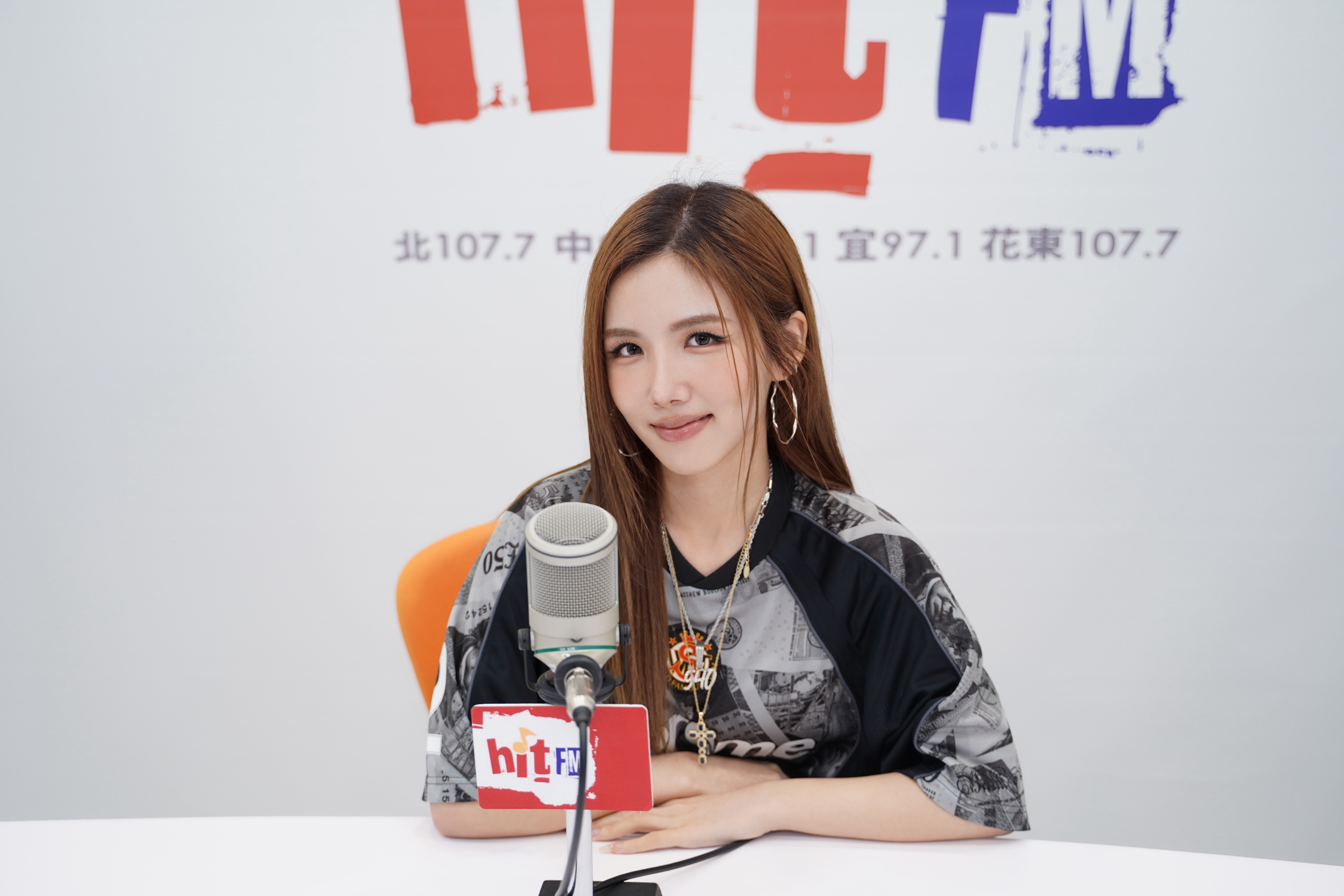 Hit Fm初三特別節目找來Jocelyn 9.4.0主持。（圖／Hit Fm提供）