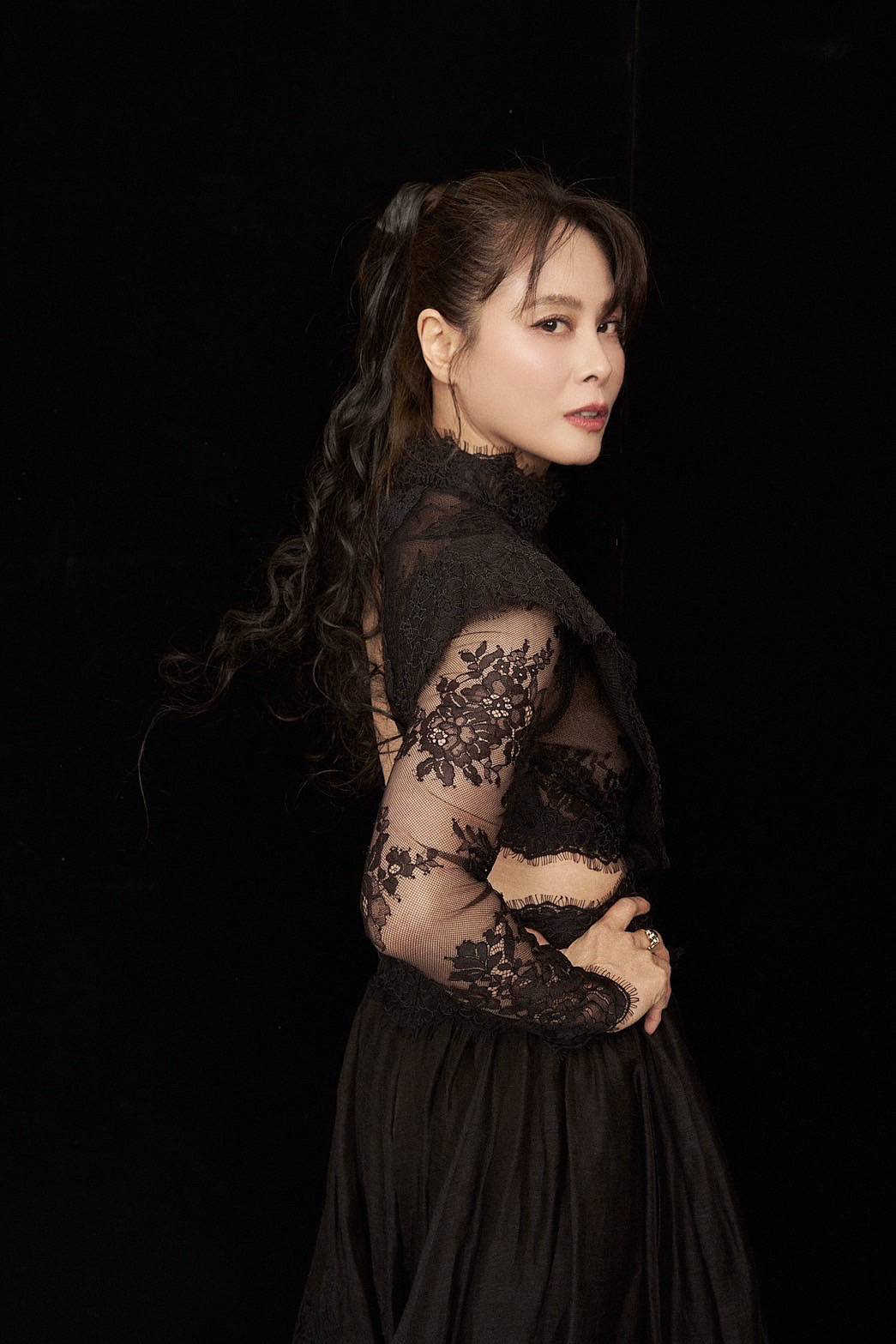 主持人辛甘的酬勞都貼給秀服。(圖/板橋慈惠宮提供)