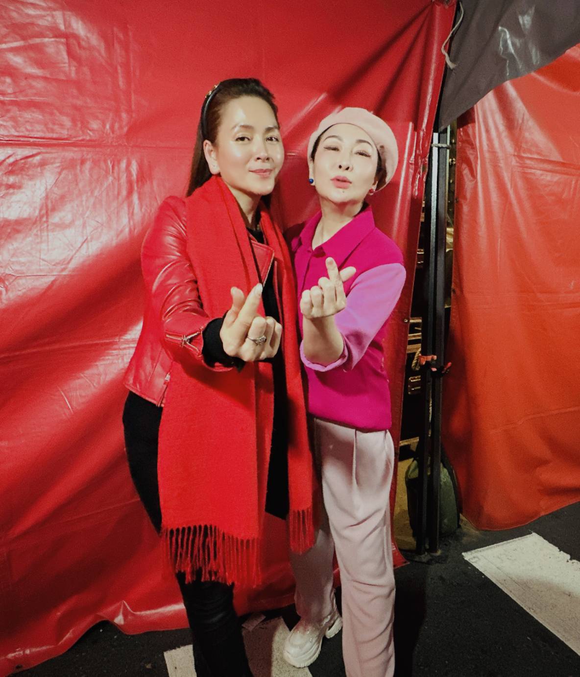 張秀卿(右)被誇是28佳人(28歲)。(圖/板橋慈惠宮提供)