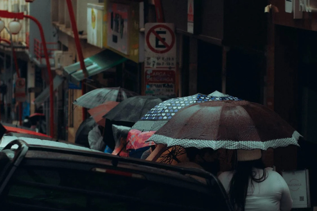 今天持續受大陸冷氣團影響，各地早晚涼冷。（示意圖／翻攝自pexels）