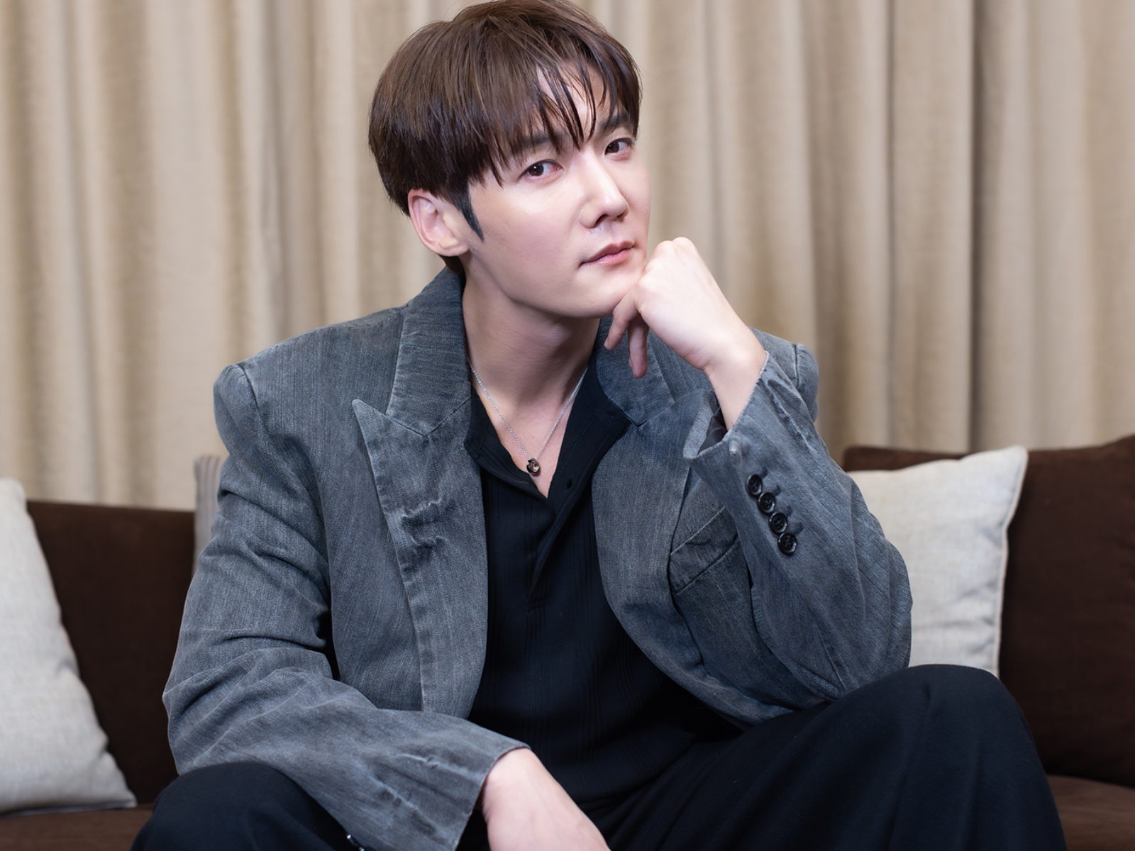 崔振赫比較愛喝威士忌。(圖/friDay影音提供)