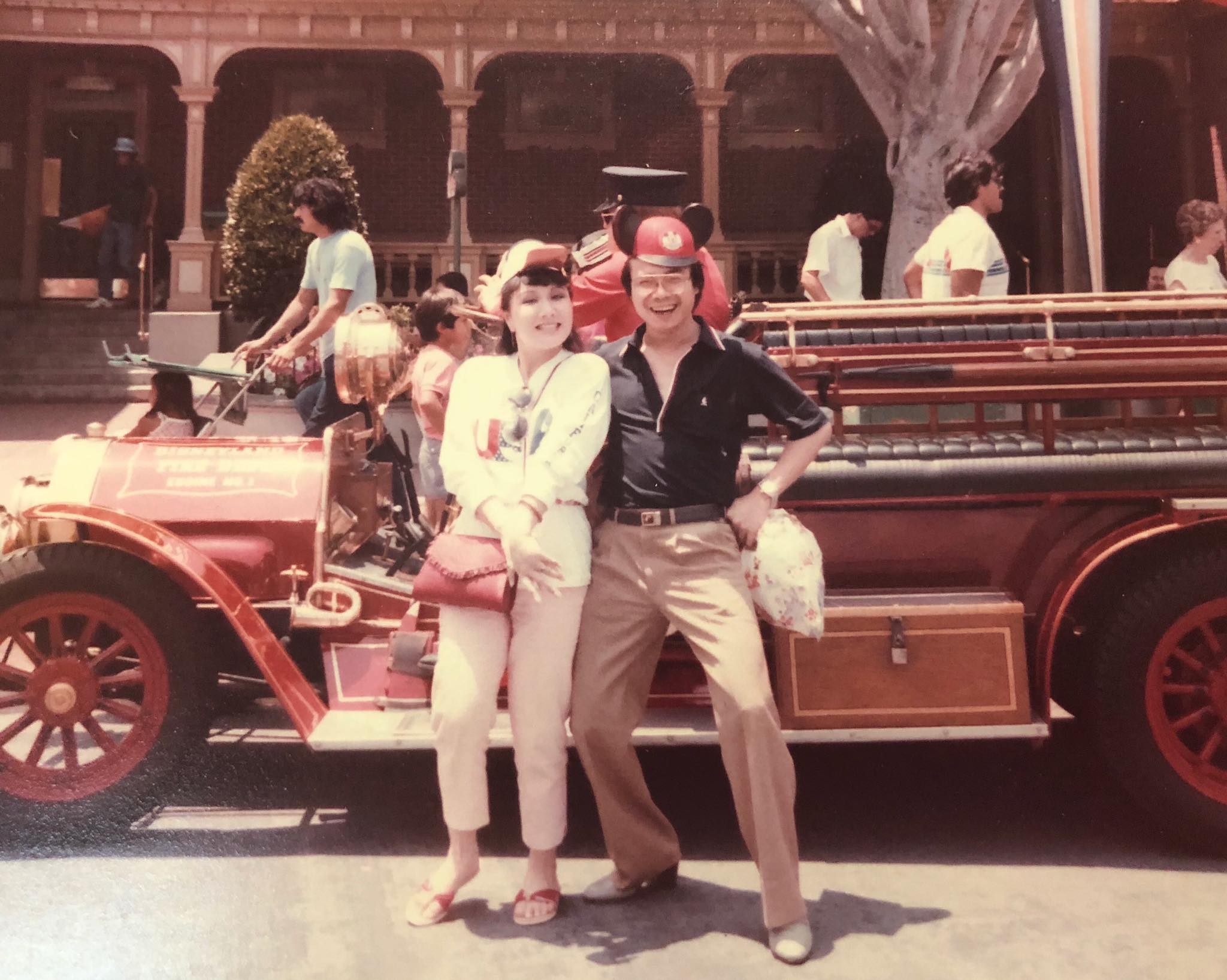 澎澎（左）臉書封面照還放著與廖峻昔日合照。（圖／翻攝澎澎臉書）