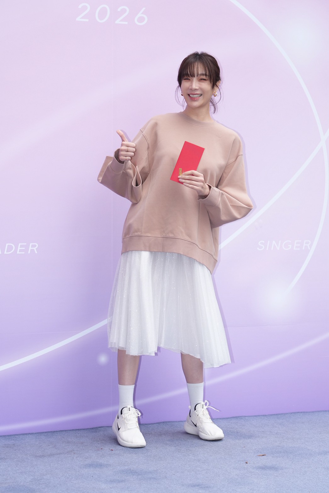 蔡淑臻領開工紅包。（圖／記者許方正攝）