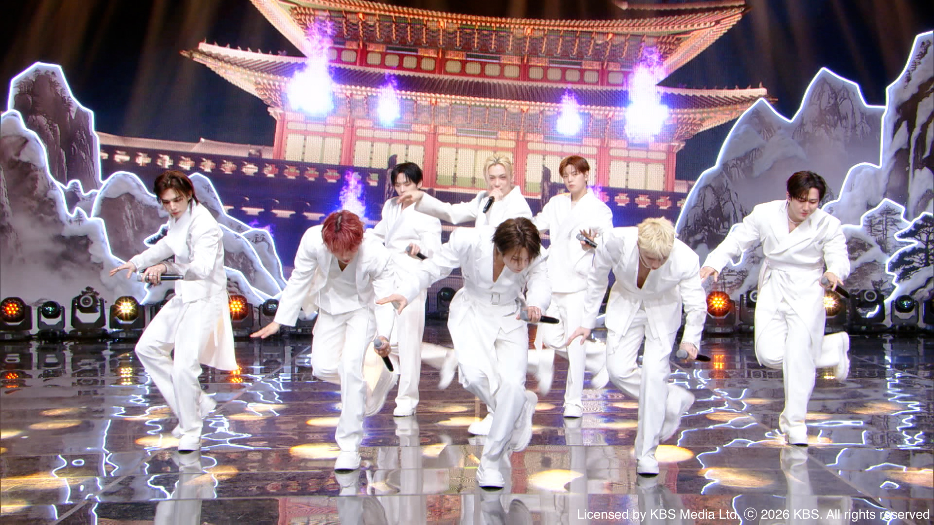 Stray Kids帥氣表演Thunderous。（圖／Hami Video 提供）