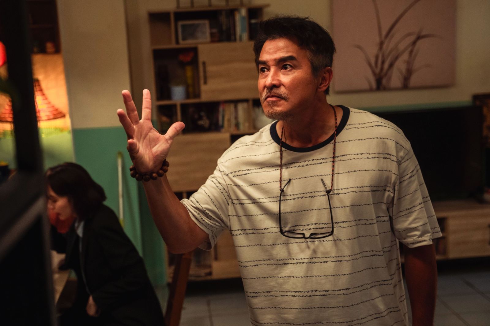 李銘順在《NO GOOD！歐吉桑》飾演因腰傷退休的攝影師。（圖／萬騰文化創意提供）