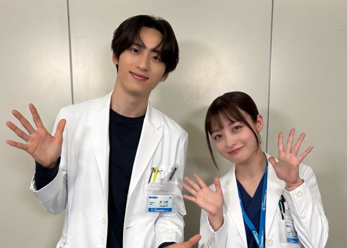 許豊凡跟橋本環奈主演日劇《不良醫！》有多場對手戲。（圖／friDay影音提供）