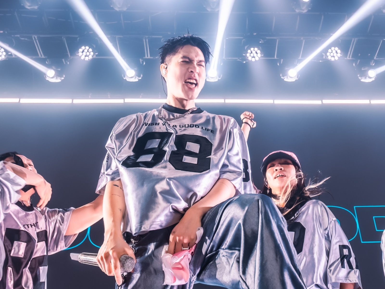 周湯豪邁力開唱。（圖／環球音樂提供）