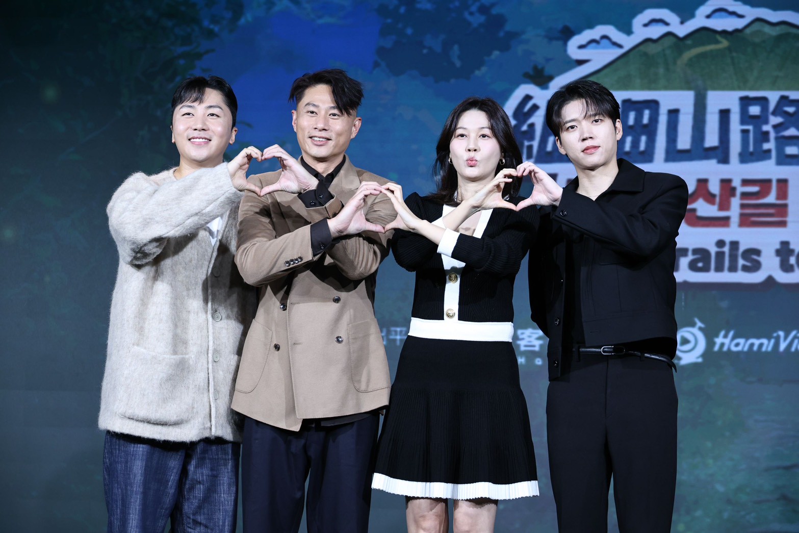 肌肉山山（左起）、彭小刀、金荷娜、南優賢比複雜的愛心。（圖／娛樂中心攝）