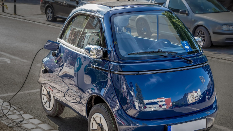 駕艙機車須持汽車駕照。（圖／免費圖庫pixabay）