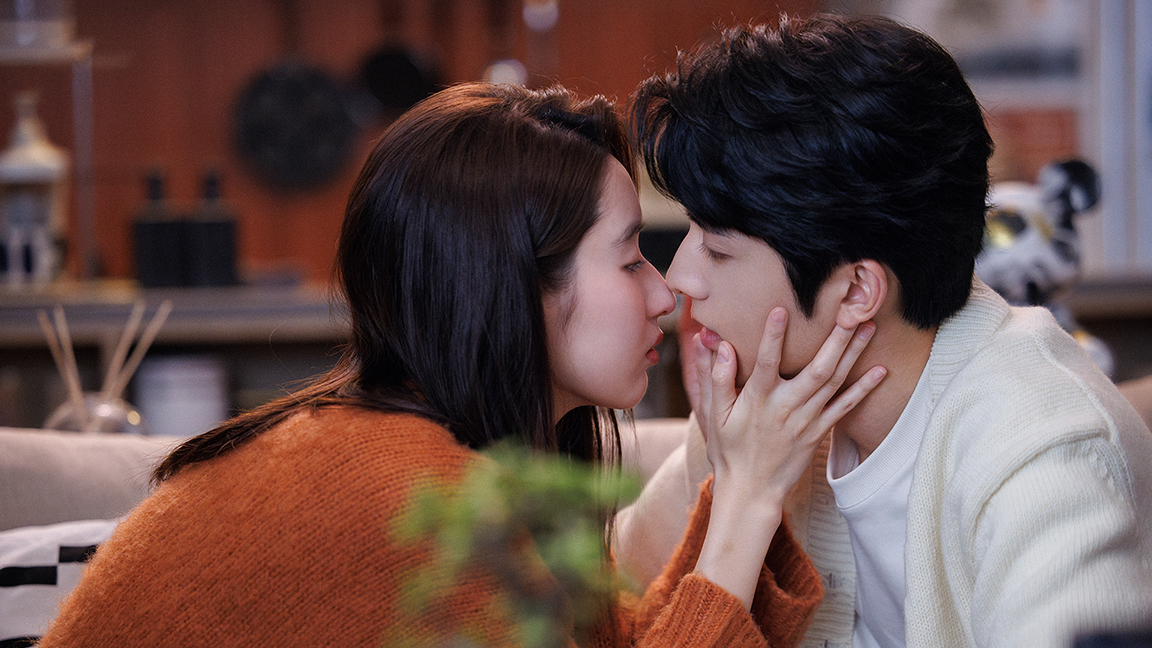 張新成自曝與王玉雯拍吻戲不尷尬。（圖／中天娛樂台提供）