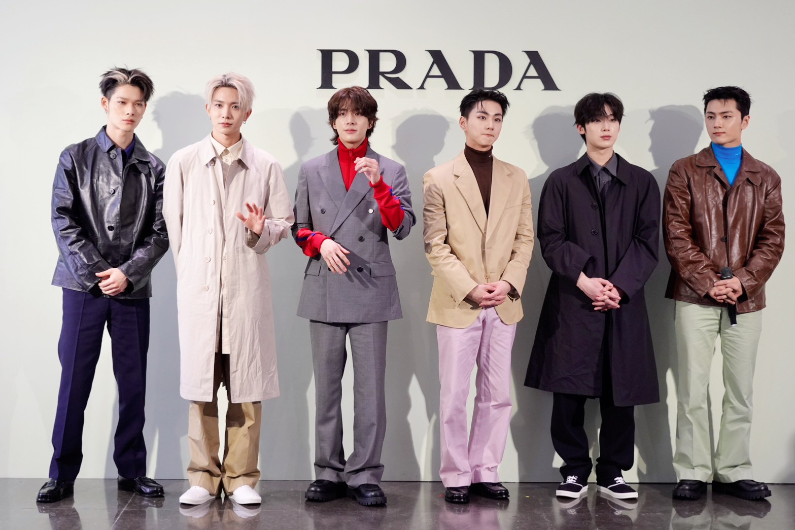 ENHYPEN來台參加PRADA開幕，NIKI（左起）、羲承、JAKE、禎元、善禹、Jay。（圖／陳明中攝）