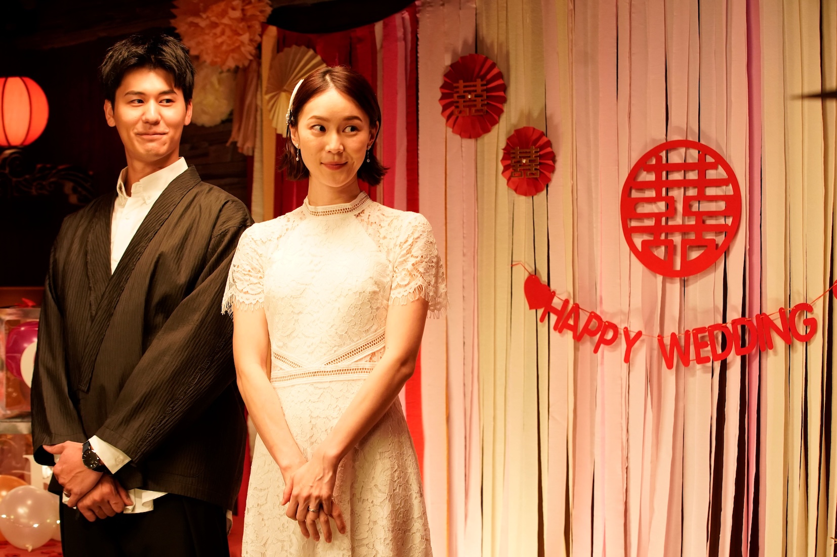 風田（左）求婚鍾瑶，告白戲暖翻 。（圖／彼此影業提供）