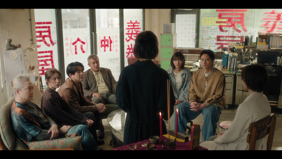 《凶宅專賣店》由李銘順、范少勳、陳姸霏、施名帥、林予晞、江宜蓉主演。（圖／Disney+提供）