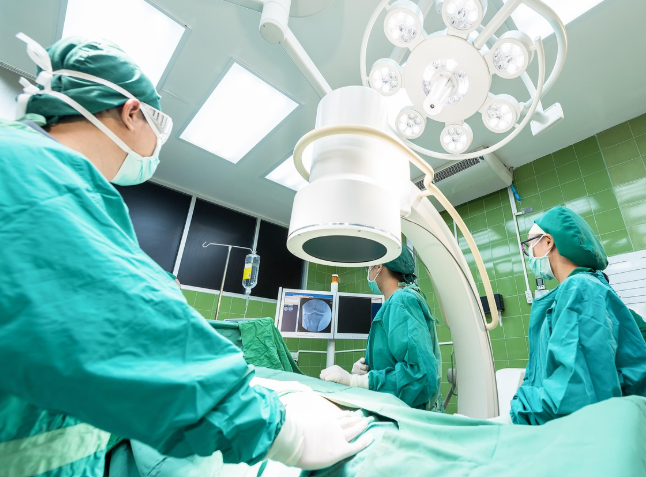 高中生「感染擴至顱內」蓄膿急開腦搶救身亡。（圖／免費圖庫pixabay）