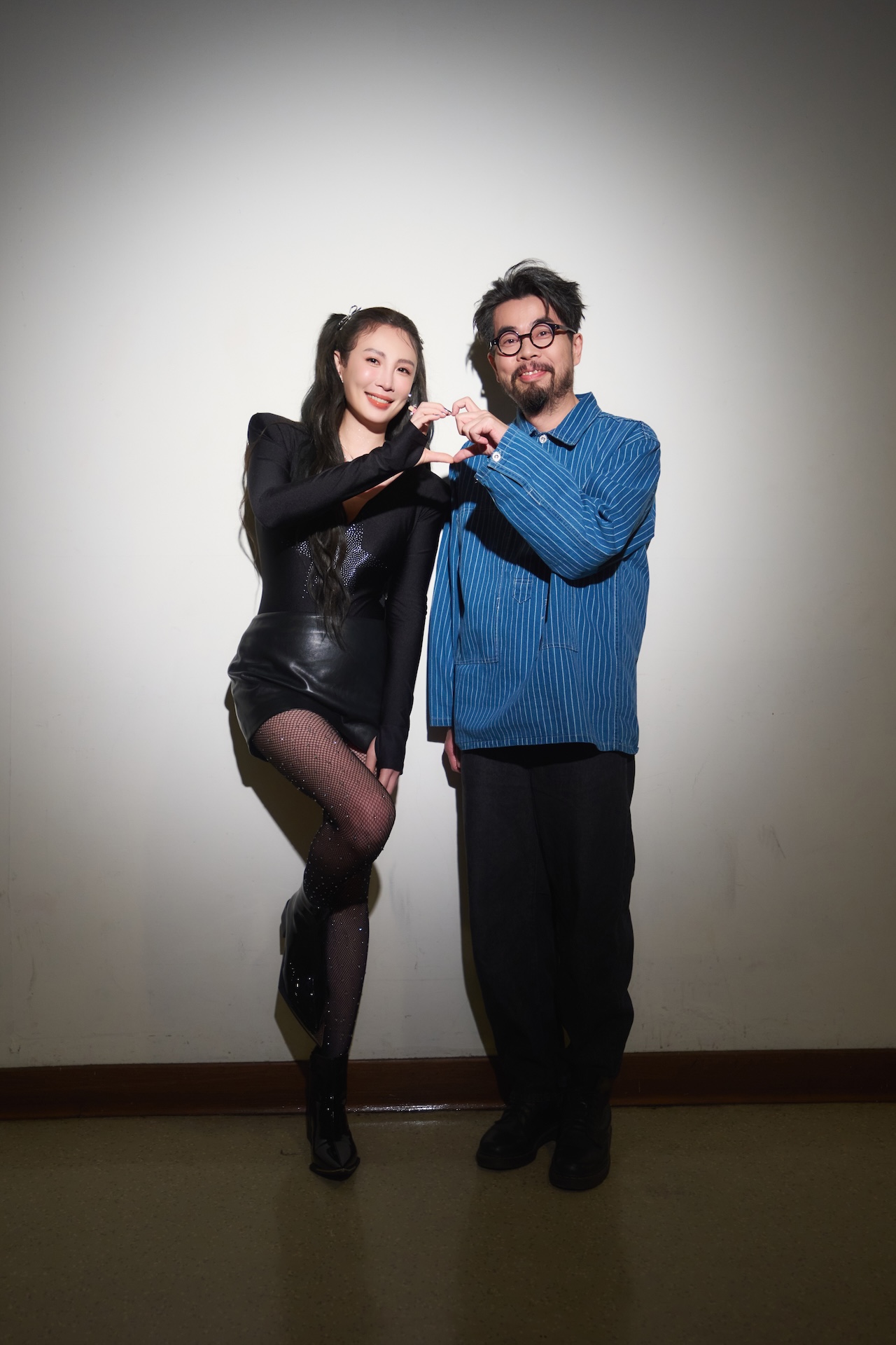 魏如萱（左）和奇哥合體，掀起回憶殺。（圖／好多音樂提供）